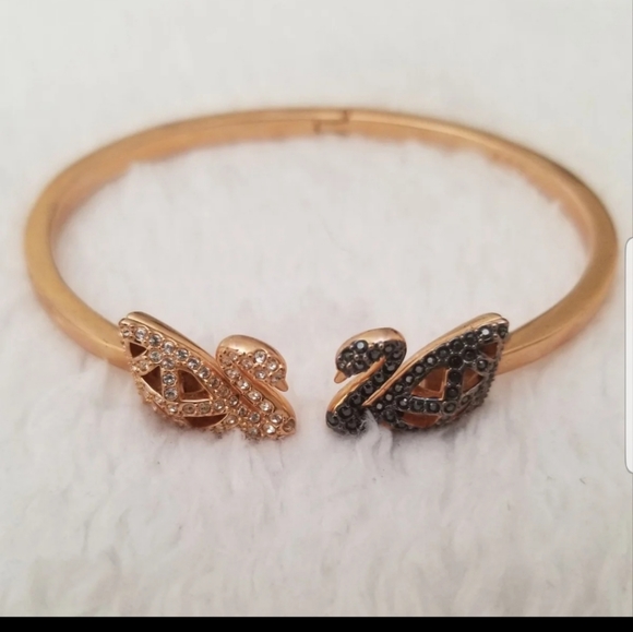 Bracelet - Picture 1 of 4